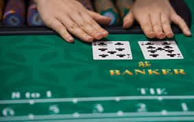 Antarmuka permainan Boom City dengan simbol dan gulungan slot